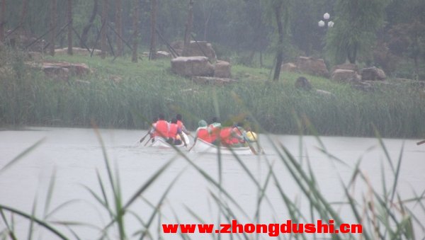 2011汶上縣蓮花湖濕地劃船比賽今日舉行