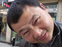 我瞅瞅，里面是什么?。? width=