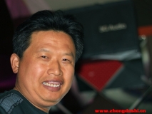 新到手的小痰盂，找個(gè)帥哥試鏡