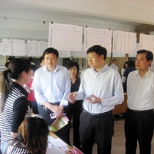 上縣2010年大型現(xiàn)場人才招聘及工會促進就業(yè)創(chuàng)業(yè)招聘會隆重舉辦