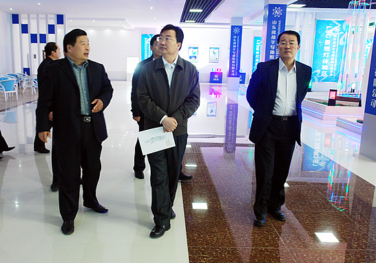 濟寧市組織部長何思清來汶上縣檢查指導新農(nóng)村建設(shè)、工業(yè)經(jīng)濟及基層黨建工作
