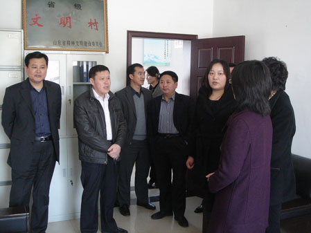 濟(jì)寧市婦聯(lián)副主席王新顏、組宣部長(zhǎng)王利艷來汶上縣督導(dǎo)女性進(jìn)村“兩委”工作