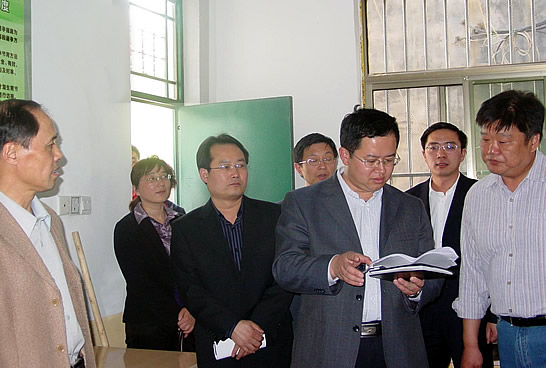 濟(jì)寧市新農(nóng)村建設(shè)幫扶工作辦公室李景中來(lái)汶上縣檢查指導(dǎo)新農(nóng)村建設(shè)幫扶工作