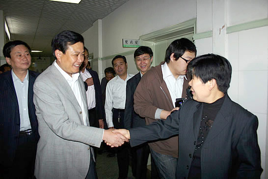 汶上縣總工會(huì)聯(lián)合縣人民醫(yī)院為全縣各級(jí)勞動(dòng)模范免費(fèi)進(jìn)行健康體檢