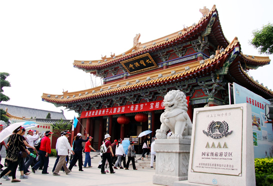 江蘇徐州千人旅游團(tuán)來汶上縣寶相寺景區(qū)參觀游覽