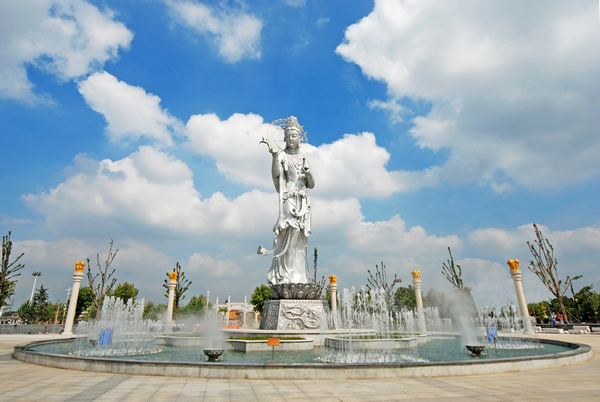 “高鐵自由風(fēng)，好客山東行”媒體記者采風(fēng)團(tuán)來汶上寶相寺景區(qū)和蓮花湖濕地進(jìn)行實(shí)地采訪 ...