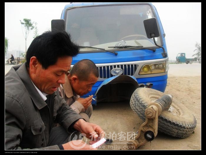 時(shí)風(fēng)農(nóng)用車，名牌； 汶上出事故，咋整？