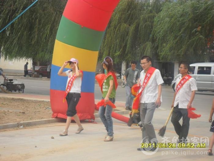汶上縣各部門干部參加“我為創(chuàng)城做貢獻”義務(wù)勞動
