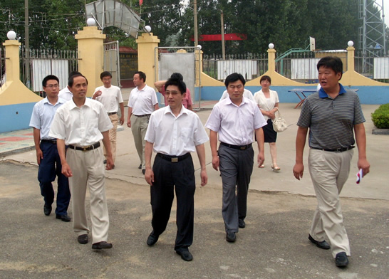 濟(jì)寧市新農(nóng)村建設(shè)幫扶辦公室程守棟來汶上縣督導(dǎo)檢查新農(nóng)村建設(shè)幫扶工作