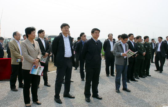 濟寧市委副書記崔洪剛來汶上縣觀摩農(nóng)田林網(wǎng)和社區(qū)綠化美化工作