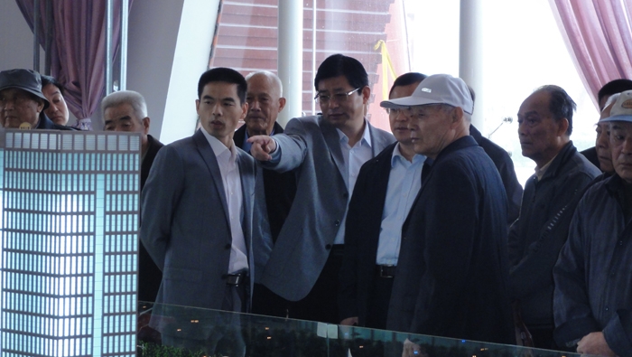 汶上縣離退休老干部考察團(tuán)到萬隆國際商城考察