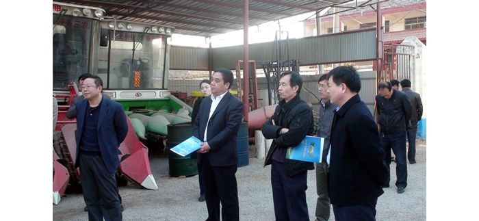 山東省服務(wù)業(yè)辦公室主任孟雷來汶上縣調(diào)研土地托管項(xiàng)目建設(shè)情況