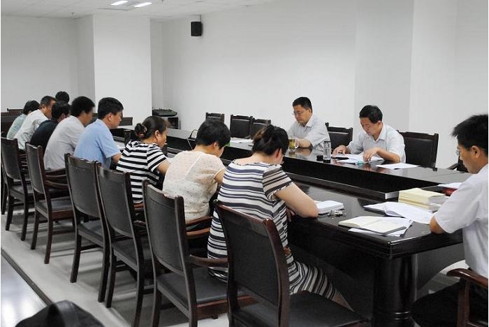 侯典峰到汶上縣總工會對群眾路線教育實(shí)踐活動及干部聯(lián)戶情況進(jìn)行專題調(diào)研
