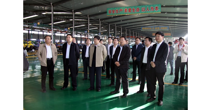 濟(jì)寧市第三季度工業(yè)項(xiàng)目現(xiàn)場(chǎng)觀摩會(huì)議與會(huì)人員 來汶上縣現(xiàn)場(chǎng)觀摩工業(yè)發(fā)展情況