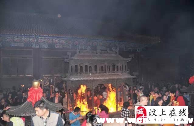 汶上寶相寺佛光神奇顯現(xiàn)，數(shù)萬游客有緣沐浴佛光