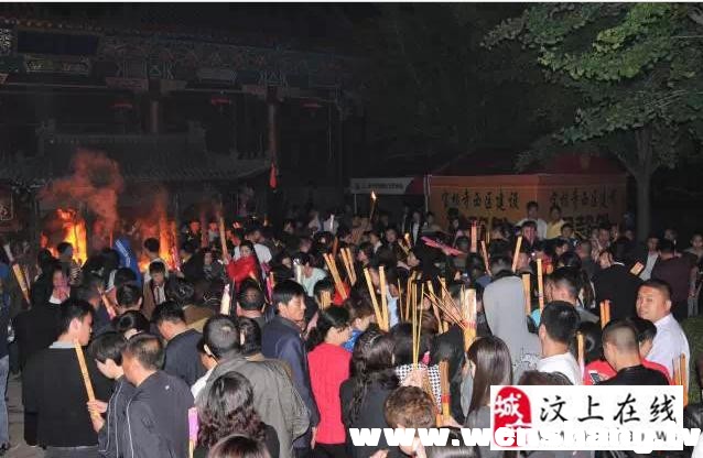 汶上寶相寺佛光神奇顯現(xiàn)，數(shù)萬游客有緣沐浴佛光