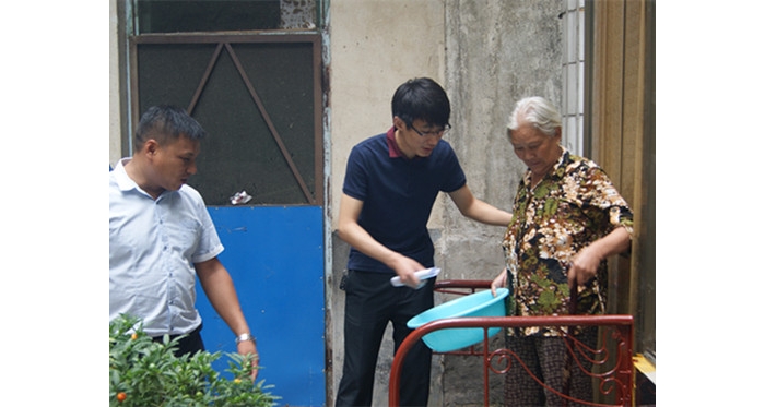 汶上共青團汶上縣委七一前夕走訪聯(lián)建村困難黨員本文為汶上信息港轉載自互聯(lián)網，如有侵 ...