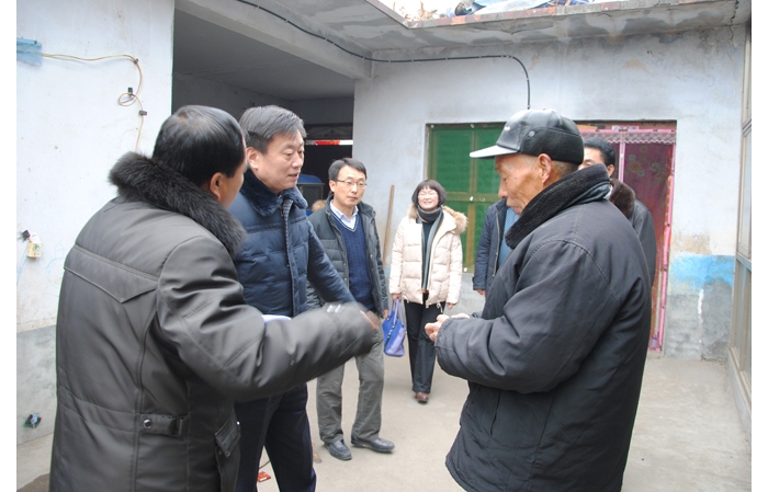 縣總工會(huì)到包駐聯(lián)建村開(kāi)展送溫暖活動(dòng)
