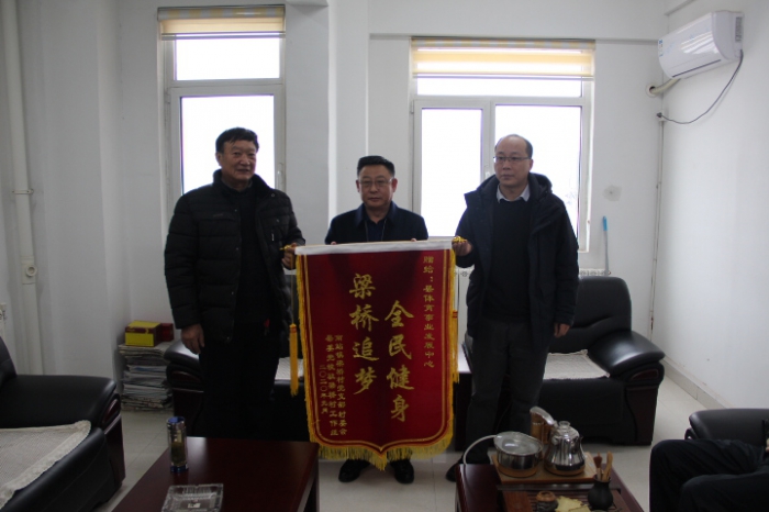 汶上縣人民政府 部門動態(tài) 群眾贈予的錦旗，就是我們最好的勛章