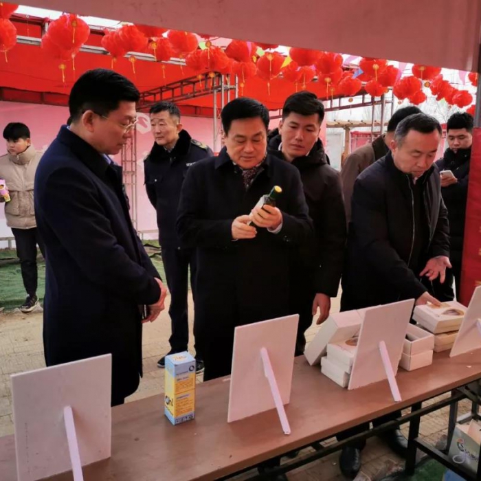 汶上縣人民政府 政務(wù)要聞 縣政府領(lǐng)導林鴻督導檢查春節(jié)前特種設(shè)備和食品安全工作