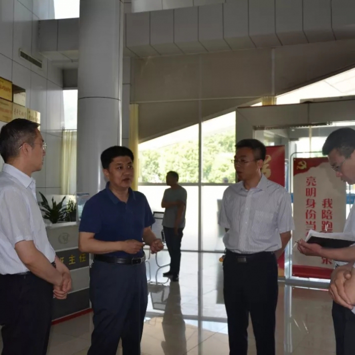 王洪正到縣人社局調(diào)研“放管服”改革和營商環(huán)境評價(jià)工作