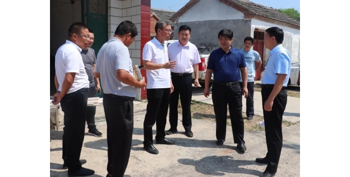 縣政府副縣長布方鋒督導農(nóng)村改廁后續(xù)管護、城鄉(xiāng)環(huán)衛(wèi)一體化和冬季清潔取暖工作